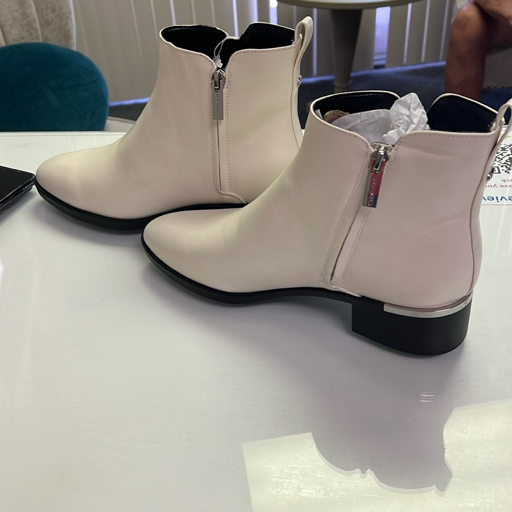 Tommy Hilfiger Women's Cream Ankle Boots